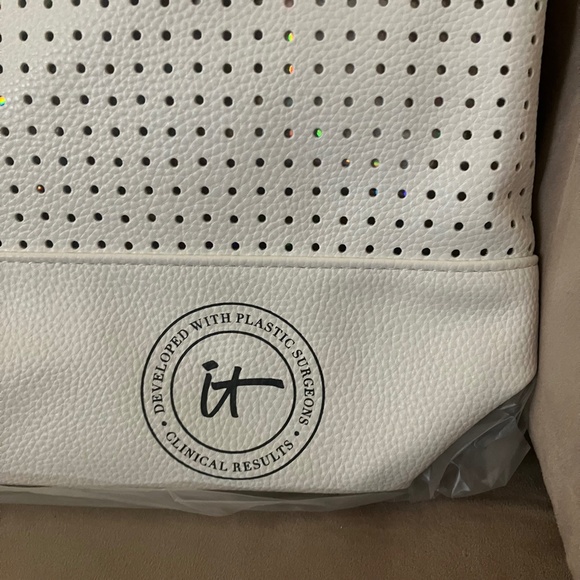 It Cosmetics 2024 Summer Beach Bag Large Shoulder Tote White & Iridescent Lined - Picture 4 of 8